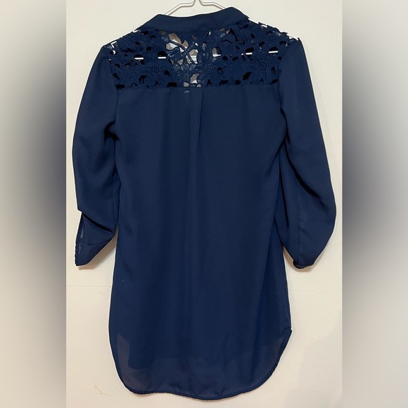 Rue 21 navy blue high low blouse with lace inlays around shoulders and back! - Picture 4 of 12